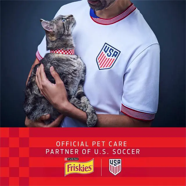 Alt view image 5 of 5 - Purina Friskies Gourmet Grill Chicken Dinner & Beef Meaty Bits Wet Cat Food Variety Pack, 5.5 oz Cans, 12 Pack