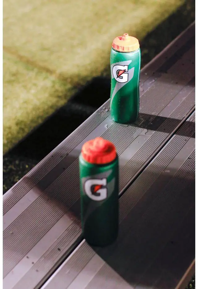 Alt view image 5 of 6 - Gatorade Contour Style Squeeze Water Bottle, Green, 28oz