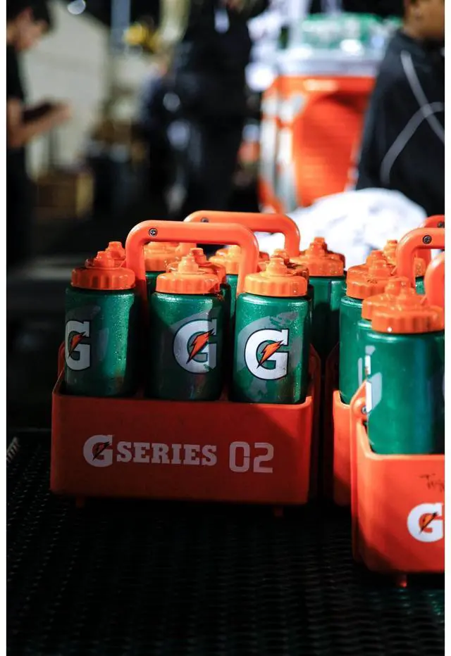 Alt view image 3 of 6 - Gatorade Contour Style Squeeze Water Bottle, Green, 28oz