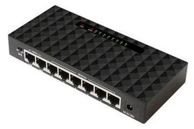 Alt view image 4 of 6 - 8 Port SPOE Network Desktop Switch 5-60V Power Supply 8 Ports SPOE Network Switch 10/100Mbps With 6 Surveillance Cameras