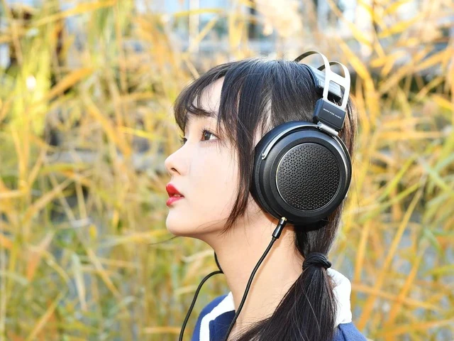 Alt view image 2 of 7 - JadeAudio JT1 Professional Studio Headphones for Recording Gaming Headset with Microphone, 50mm Diaphragms, Hi-Res Music Studio Headset