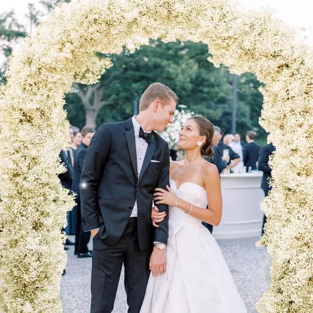Alt view image 5 of 6 - 2500+ Dried Babys Breath Flowers Bulk, 17'' Ivory White Gypsophila Bouquet