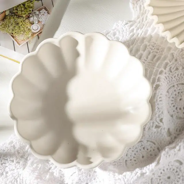Alt view image 3 of 7 - Mainstays Scalloped White Decorative Tabletop Bowl