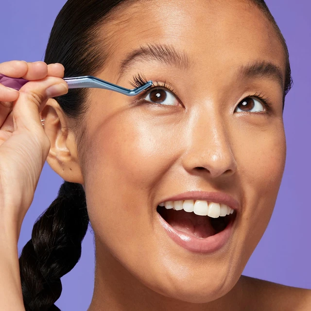 Alt view image 4 of 5 - Kiss Falscara False Eyelash Applicator Tool for Individual Lashes, Ombre Chrome