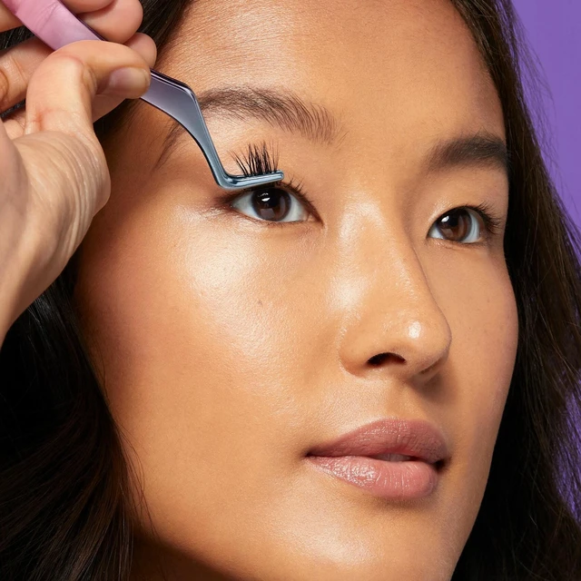 Alt view image 5 of 5 - Kiss Falscara False Eyelash Applicator Tool for Individual Lashes, Ombre Chrome