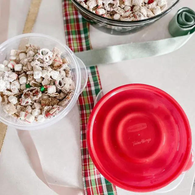 Alt view image 2 of 6 - Rubbermaid TakeAlongs Serving Bowl Food Storage Containers, 15.7 Cup, 2 Count
