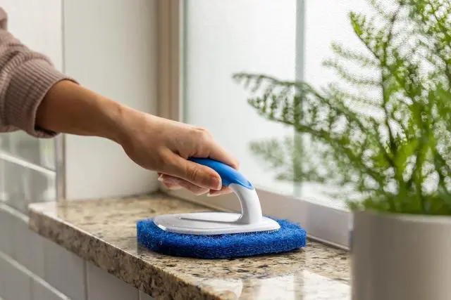 Alt view image 5 of 7 - Clorox Tub & Tile Handheld Diamond-Shaped Scrubber