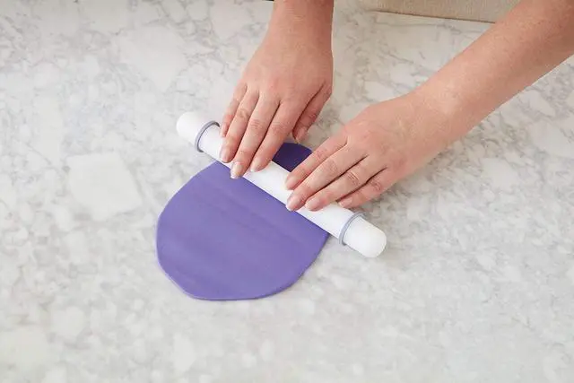 Alt view image 4 of 4 - Wilton Fondant Rolling Pin, 1.22 x 9 in., Rings Included