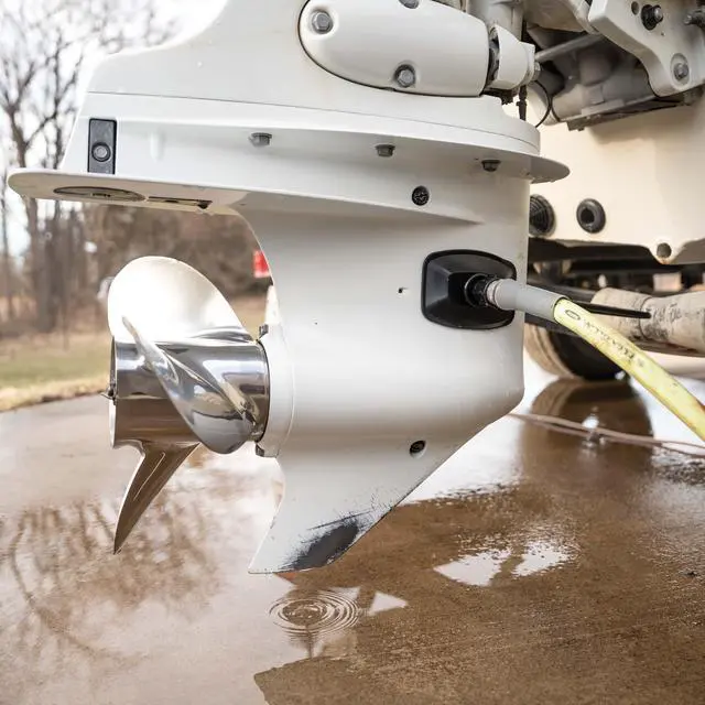 Alt view image 4 of 7 - Ozark Trail Large Motor Flusher for Outboard Boat Engines