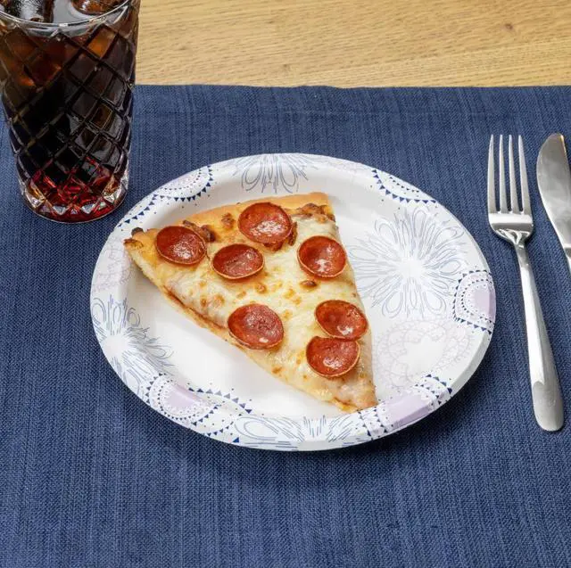 Alt view image 4 of 6 - Great Value 8.5 Inch Disposable Paper Plates, 100 Count, Soak-Proof and Microwave Safe