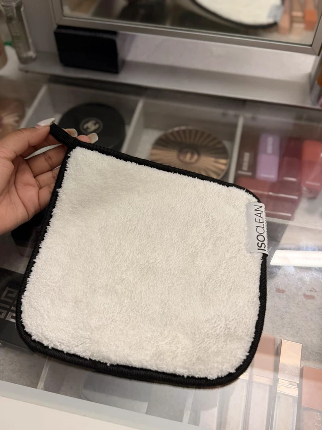 Alt view image 3 of 4 - Microfibre Towel - Absorbant Soft Fabric Towel for Makeup Brush Cleaning with Reinforced Edges, Machine Washable and Reusable for Delicate Makeup Brushes, 8x8 Inches, Small