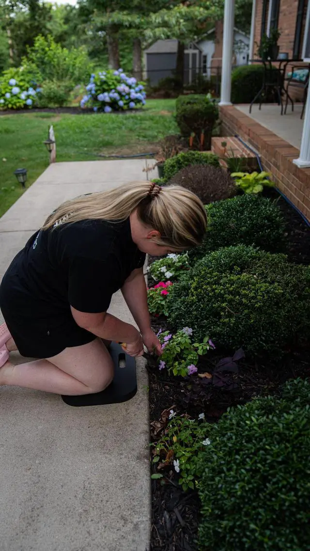 Alt view image 6 of 6 - Expert Gardener Kneeling Pad 11"x17"x5/8", Black Foam Comfort Gardening Kneeler 1 lb