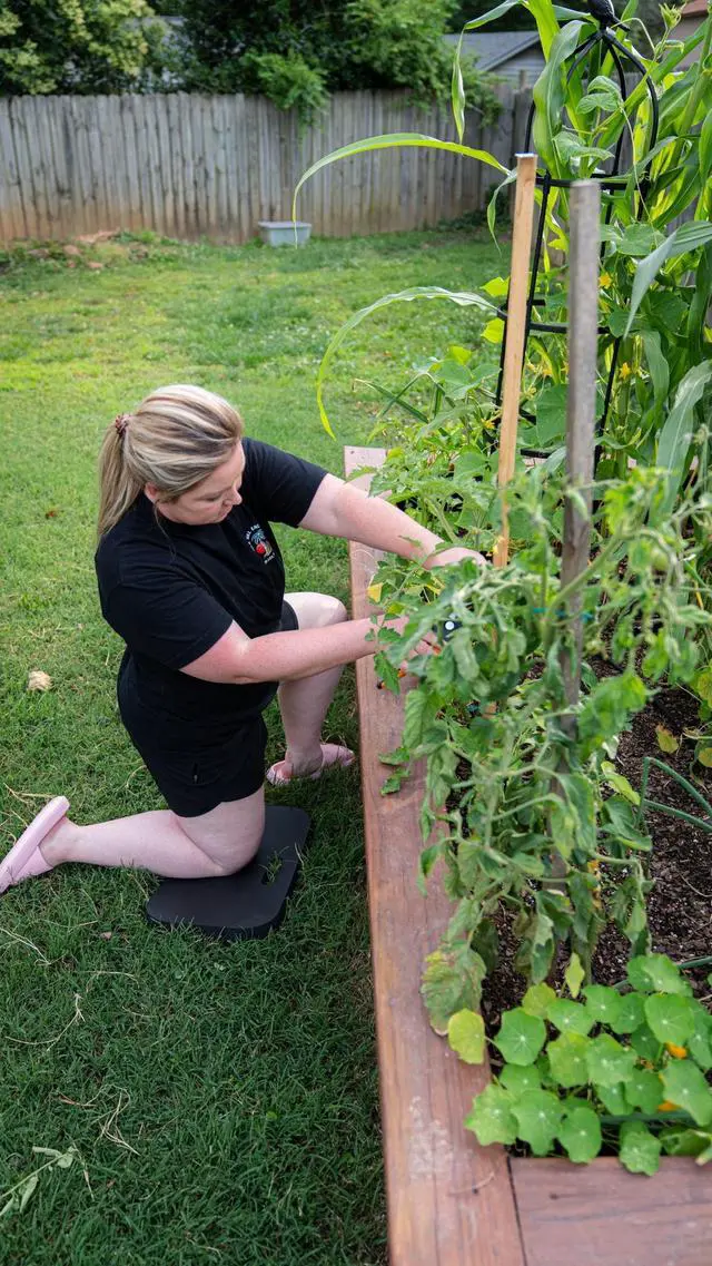 Alt view image 3 of 6 - Expert Gardener Kneeling Pad 11"x17"x5/8", Black Foam Comfort Gardening Kneeler 1 lb