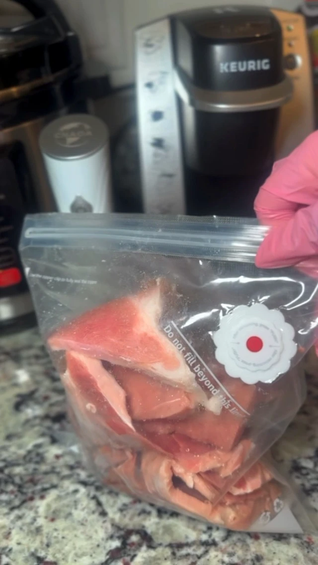 Alt view image 5 of 5 - Sous Vide Bags 31 Pcs (24 Pcs Vacuum Zipper Bags & 2 Seal Clips & 5 Air Valves),Reusable BPA Free Vacuum Sealer Bags Vacuum Food Storage Bags for Cooking/Food Storage/Microwave Heating