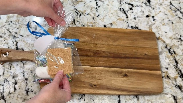 Alt view image 6 of 6 - 6x9 Cellophane Goodie Bags, Clear Treat bags with 4 Ties for Cookies Candy Rice Crispy Cakepop Goodie Christmas Thanksgiving Halloween Party Favor Gift Bags, 100Pack