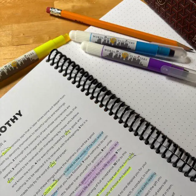 Alt view image 6 of 6 - Wordlight Bible Highlighters