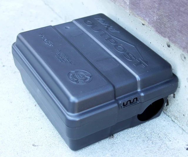 Alt view image 4 of 5 - Outpost rat bait station, set of 6, lockable tamper-resistant, vertical or horizontal mount, black, 8.5" x 7" x 5"