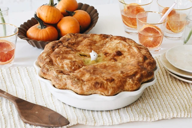 Alt view image 2 of 4 - Stoneware Heritage Fluted Pie Dish, 9 in., White