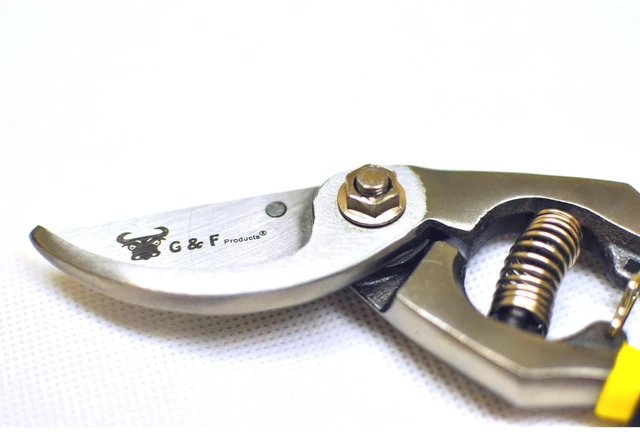Main image of G & F Classic Cut Forged Bypass Pruner, 1.25-Inch Cut
