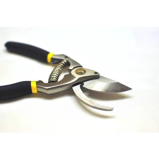Alt view image 5 of 5 - G & F Classic Cut Forged Bypass Pruner, 1.25-Inch Cut