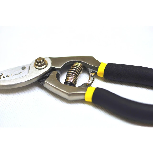 Alt view image 3 of 5 - G & F Classic Cut Forged Bypass Pruner, 1.25-Inch Cut