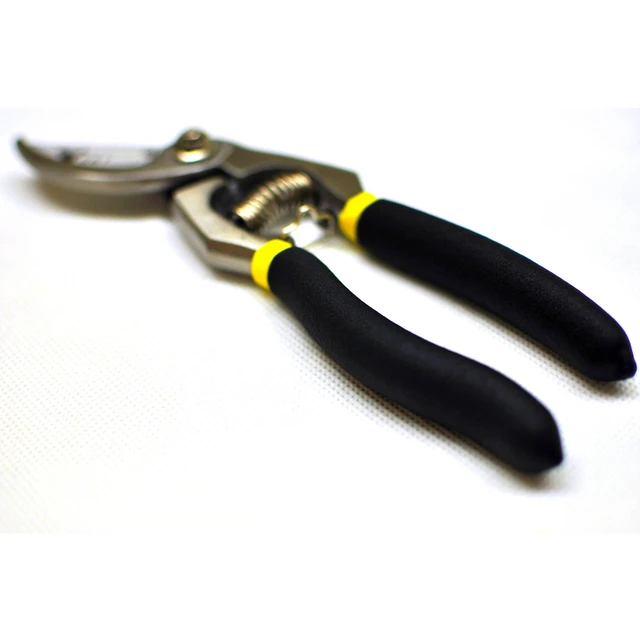 Alt view image 2 of 5 - G & F Classic Cut Forged Bypass Pruner, 1.25-Inch Cut