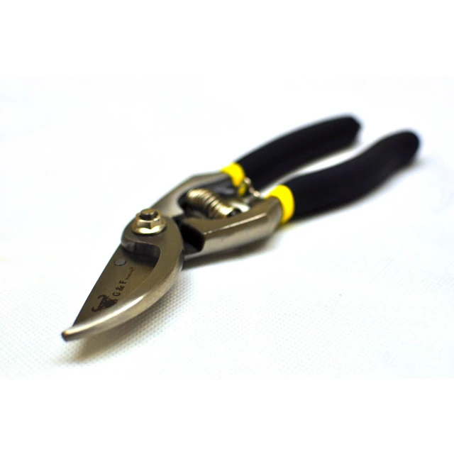 Alt view image 4 of 5 - G & F Classic Cut Forged Bypass Pruner, 1.25-Inch Cut