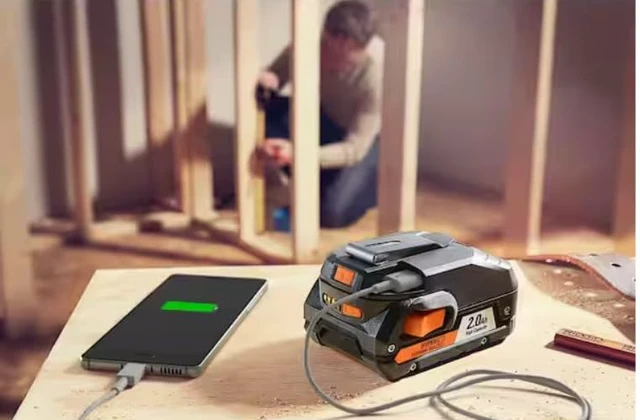 Alt view image 2 of 2 - 18V Volt USB Portable Power Source with Activate Button