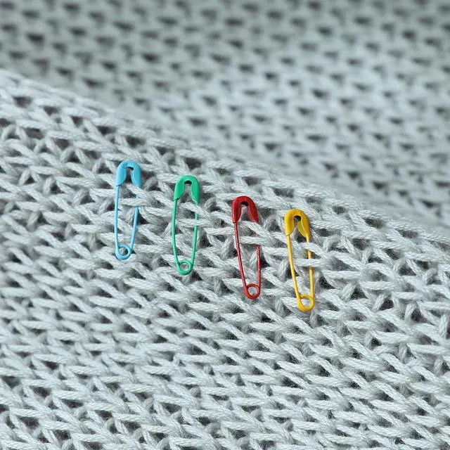 Alt view image 6 of 7 - 200PCS Safety Pins for Clothes 19mm Multicolored Safety Pins with Clear Storage Box - Premium Metal, Rust-Resistant, Ideal for Sewing, Crafting, and Organizing