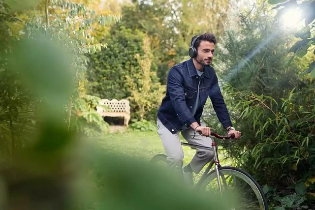 Alt view image 4 of 7 - H5205 Over-Ear Wireless Headphones with 40mm Drivers, Lightweight Cushioned Headband, Black