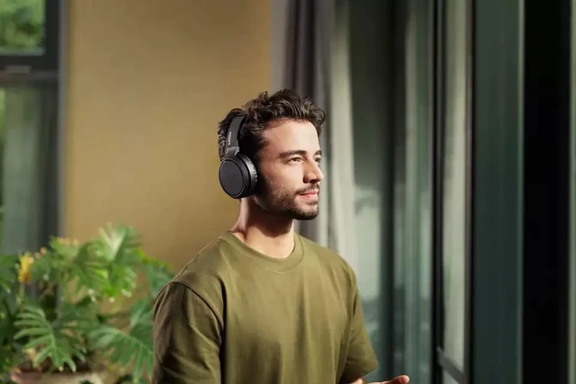 Alt view image 5 of 7 - H5205 Over-Ear Wireless Headphones with 40mm Drivers, Lightweight Cushioned Headband, Black