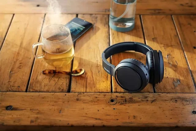 Alt view image 7 of 7 - H5205 Over-Ear Wireless Headphones with 40mm Drivers, Lightweight Cushioned Headband, Black