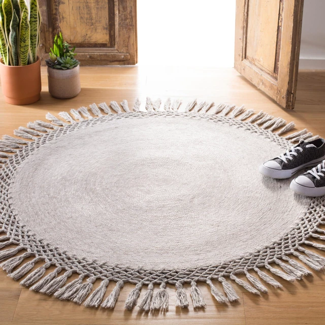 Main image of SAFAVIEH Sahara Collection SAH490A - Alfombra de borlas hecha a mano estilo bohemio, redonda de 3 pies, color beige