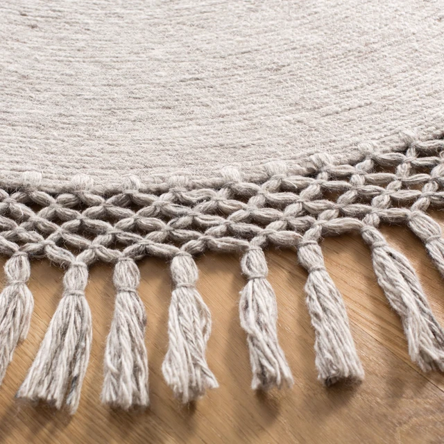Alt view image 2 of 3 - SAFAVIEH Sahara Collection SAH490A - Alfombra de borlas hecha a mano estilo bohemio, redonda de 3 pies, color beige