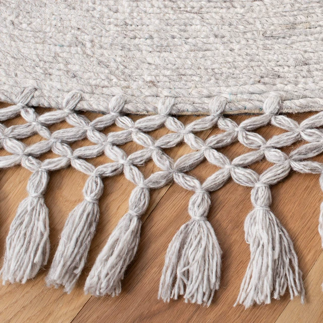 Alt view image 3 of 3 - SAFAVIEH Sahara Collection SAH490A - Alfombra de borlas hecha a mano estilo bohemio, redonda de 3 pies, color beige