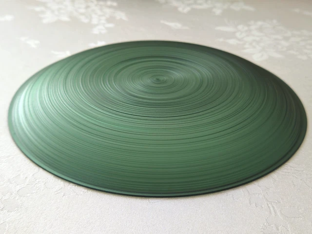 Alt view image 7 of 7 - 50 Plates Pack (25 Guests)-Wedding Party Disposable Plastic Plate Set -25 x 10'' Dinner + 25 x 7'' Salad & Dessert plates (Belize in Green & Gold)