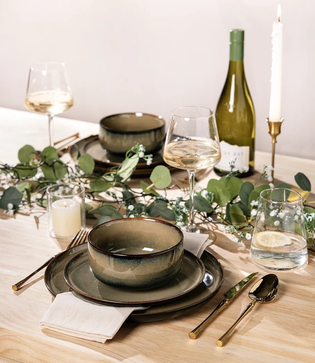 Alt view image 6 of 7 - Ceramic Dinnerware Set for 4, 12-Piece Plates and Bowls Set