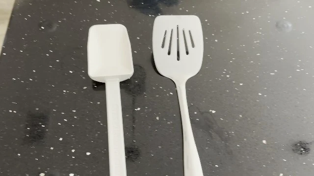 Alt view image 3 of 6 - Cold Temperature Scraper Spatula, White, 9.5 Inch, Clean-Rest Design