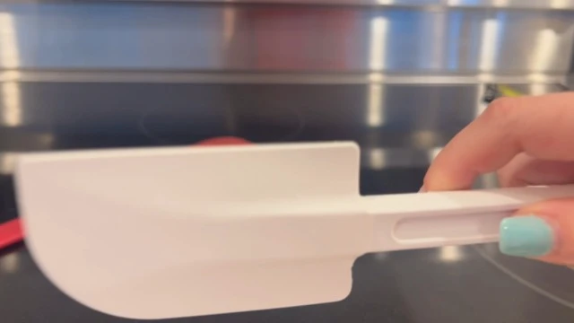 Alt view image 4 of 6 - Cold Temperature Scraper Spatula, White, 9.5 Inch, Clean-Rest Design