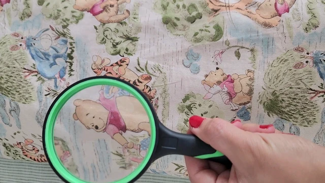 Alt view image 2 of 4 - Handheld Magnifying Glass for Seniors & Kids 75mm, 10X