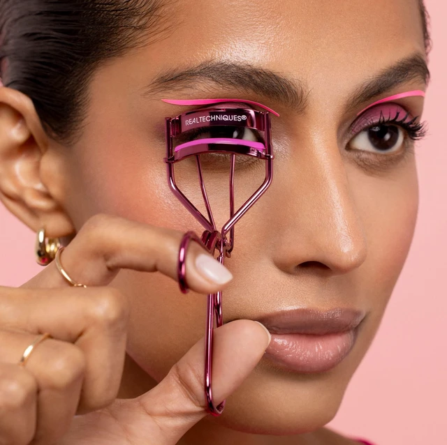 Alt view image 2 of 6 - Real Techniques Miracle Eyelash Curler, Lash Tool for Mascara, Pink