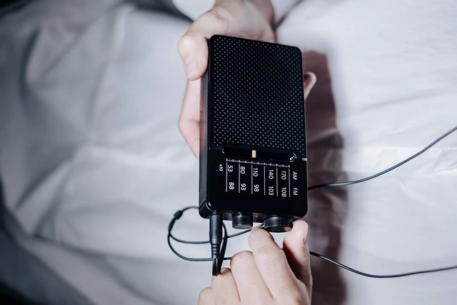 Alt view image 2 of 7 - SR-36 AM/FM Pocket Radio