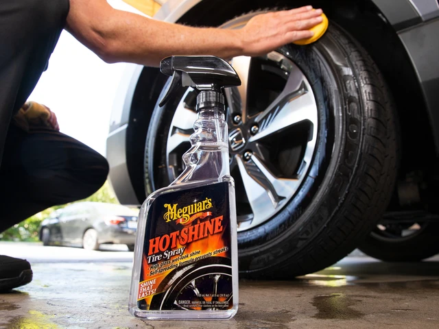Alt view image 2 of 5 - Meguiar's G12024 Hot Shine Tire Spray, 24 oz