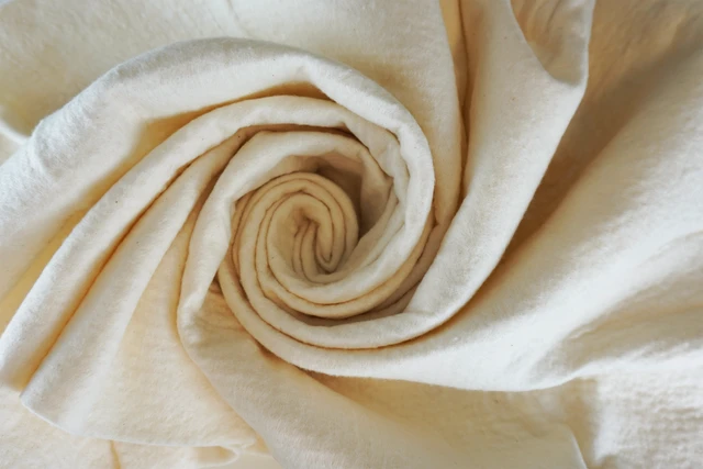 Alt view image 2 of 7 - Pellon Wrap-N-Zap Quilting Batting off-White 45"x36" (2 Pack) Precut