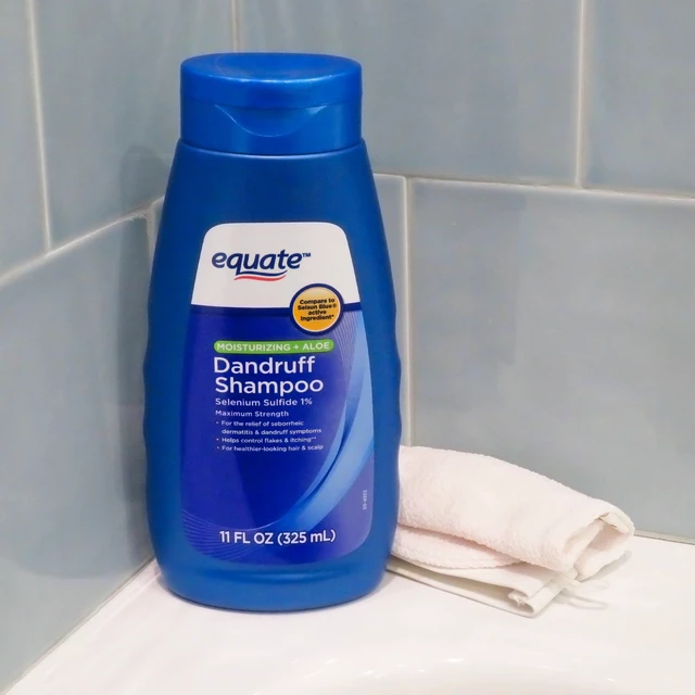 Main image of Equate Moisturizing with Aloe Dandruff Shampoo, 11 fl oz