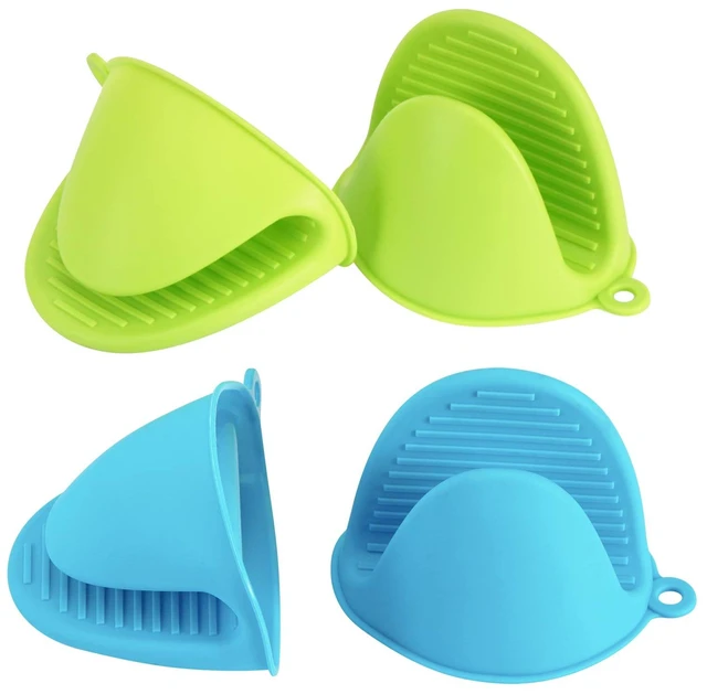 Main image of Vaincre 4-Pack Heat Resistant Silicone Oven Mitts and Potholders, Blue & Green