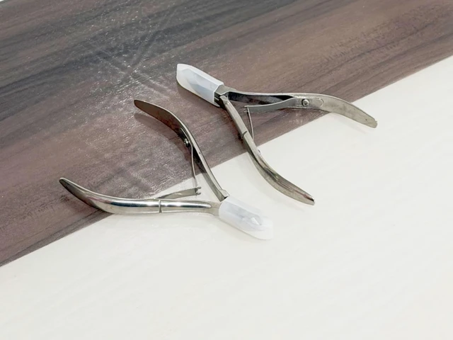 Alt view image 4 of 6 - Olgamo Professional Stainless Steel Cuticle Nippers, Trimmer and Cutter for Fingernails and Toenails, Gold, 2 Pack (Silver)