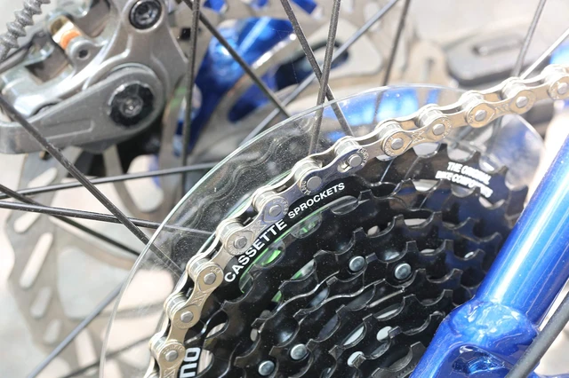 Alt view image 4 of 7 - 6/7/8 Speed Bike Chain 1/2 x 3/32 Inch 116 Links