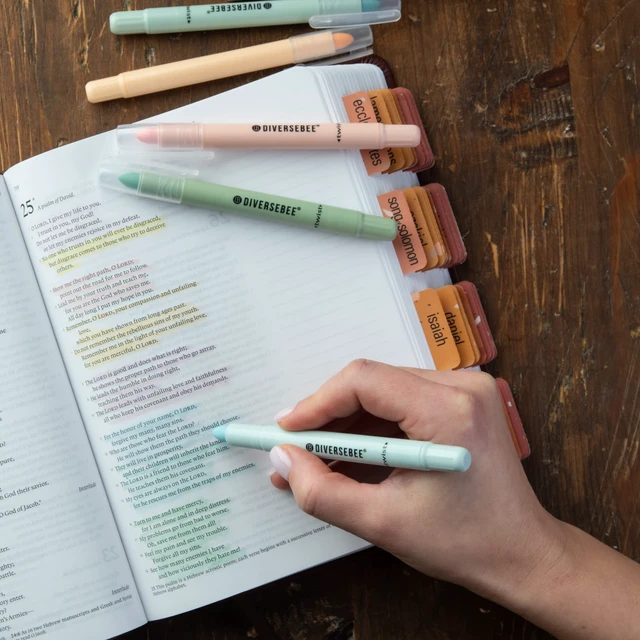 Alt view image 5 of 6 - DIVERSEBEE Bible Highlighters and Pens No Bleed Pastel