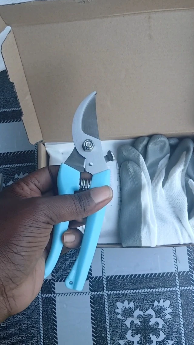 Alt view image 3 of 4 - Flower Scissors, Premium Flower Cutter, Pruning Shears for Gardening-Pink